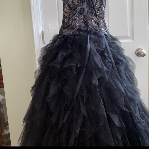 Black mermaid prom dress - Picture 5 of 7